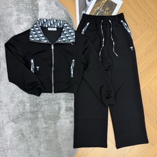 D家 26早秋新款 拼色卫衣套装 半高翻领卫衣+抽绳长裤 拼接老花印花设计 短款拉链开衫版型利落显高 口袋侧边印花小标点 D家 26早秋新款 拼色卫衣套装 半高翻领卫衣+抽绳长裤 拼接老花印花设计 短款拉链开衫版型利落显高 口袋侧边印花小标点