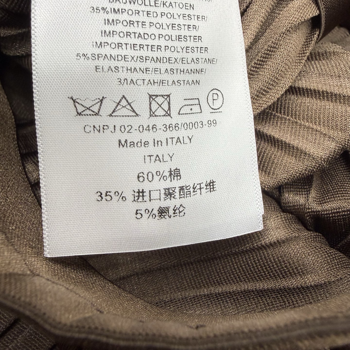 D家 26早秋新款 高腰百褶半长裙 面料顺滑舒适 腰头精致金属小标点缀 低调提升精致感 整齐细密的压褶工艺 垂坠飘逸不易