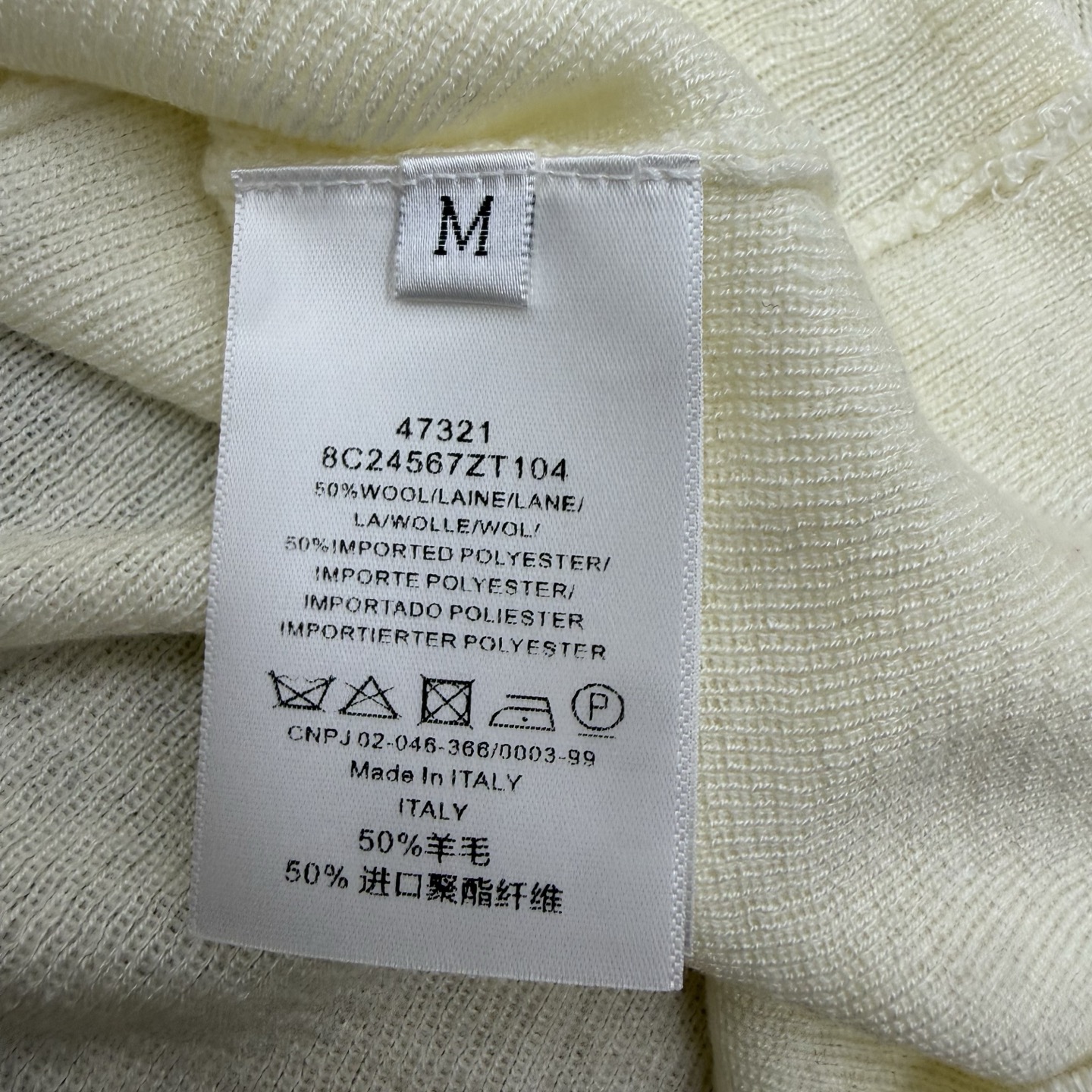 D家 26早秋新款 U领针织长袖上衣 采用羊毛混纺针织面料 弹力十足 简约大方的大U领设计 领口精致金属小标点缀 修身显