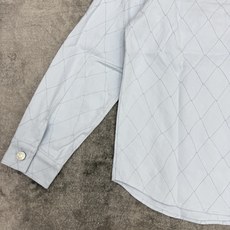 小香家 2026早秋新款 浅蓝色菱格衬衣外套 自带温柔治愈的氛围感 整件衣身布满精致菱格绗绣纹路 走线工整立体 简约的肌 小香家 2026早秋新款 浅蓝色菱格衬衣外套 自带温柔治愈的氛围感 整件衣身布满精致菱格绗绣纹路 走线工整立体 简约的肌