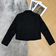 Gucc*🏠 2026早秋新款 老花提花短款外套 自带复古高级的大牌质感 简约小翻领利落大气 修饰颈部线条 满印老花提花 Gucc*🏠 2026早秋新款 老花提花短款外套 自带复古高级的大牌质感 简约小翻领利落大气 修饰颈部线条 满印老花提花
