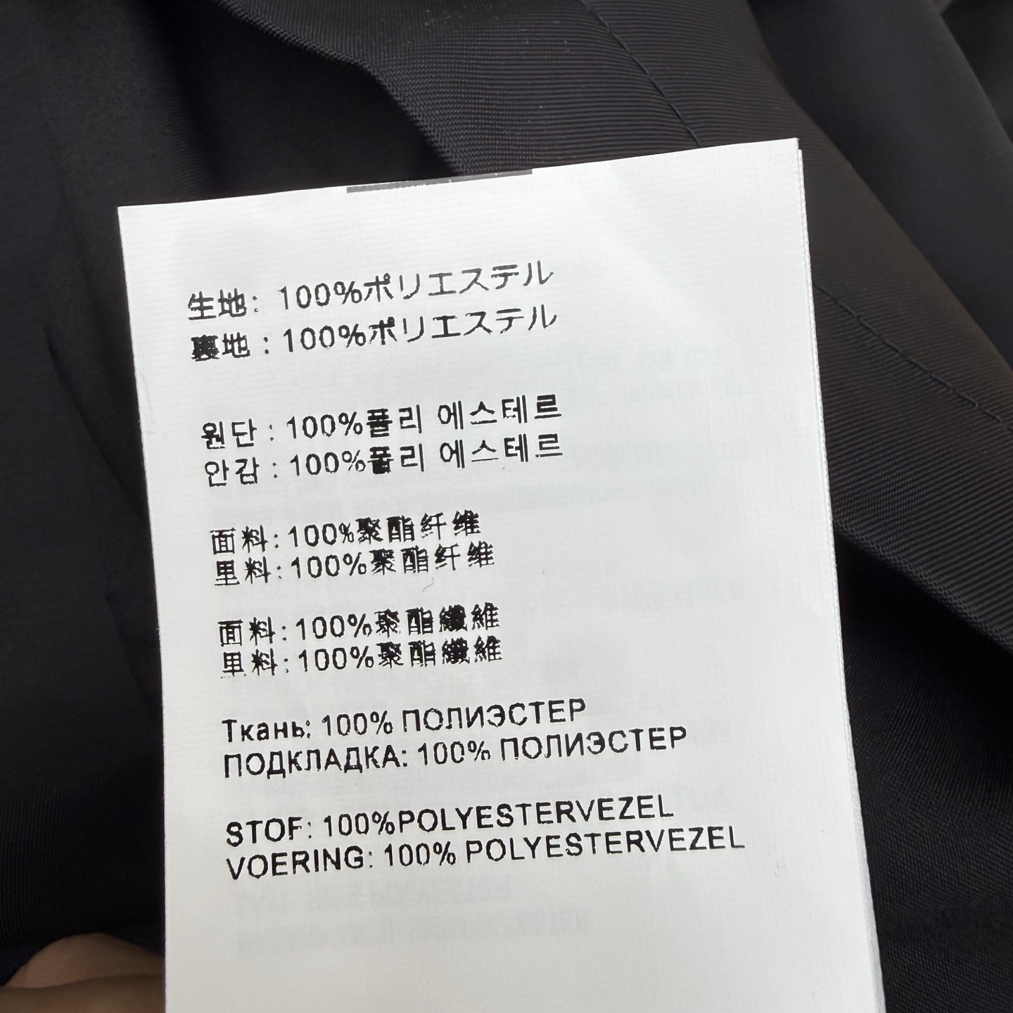 PD家 2026早秋新款 短款连帽冲锋外套 自带酷感高级气质 经典黑色低调大气 不挑肤色 耐看不沉闷 连帽抽绳设计随性休 PD家 2026早秋新款 短款连帽冲锋外套 自带酷感高级气质 经典黑色低调大气 不挑肤色 耐看不沉闷 连帽抽绳设计随性休
