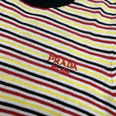 PD家 26夏季新款 彩色条纹针织短袖,复古撞色条纹太吸睛,黑边圆领设计,胸口红色刺绣logo辨识度拉满,轻薄针织面料, PD家 26夏季新款 彩色条纹针织短袖,复古撞色条纹太吸睛,黑边圆领设计,胸口红色刺绣logo辨识度拉满,轻薄针织面料,