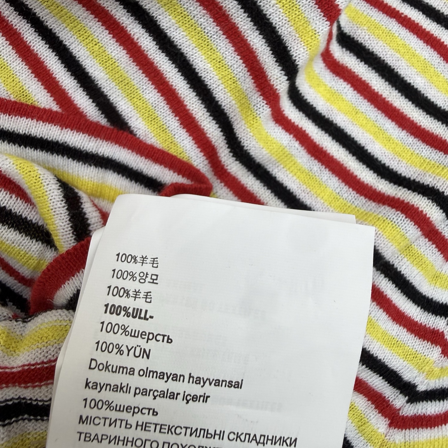 PD家 26夏季新款 彩色条纹针织短袖,复古撞色条纹太吸睛,黑边圆领设计,胸口红色刺绣logo辨识度拉满,轻薄针织面料, PD家 26夏季新款 彩色条纹针织短袖,复古撞色条纹太吸睛,黑边圆领设计,胸口红色刺绣logo辨识度拉满,轻薄针织面料,