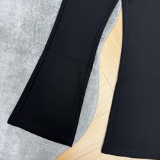 Dio*🏠2026早秋新款 小蜜蜂刺绣微喇长裤 简约高级的早秋必入单品 高腰剪裁设计 轻松拉长双腿线条 版型利落贴合腰腹 Dio*🏠2026早秋新款 小蜜蜂刺绣微喇长裤 简约高级的早秋必入单品 高腰剪裁设计 轻松拉长双腿线条 版型利落贴合腰腹