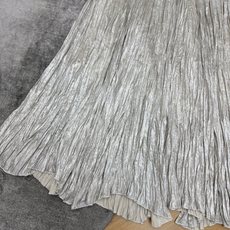 小香家 2026早秋新款 褶皱不规则半裙 自带高级朦胧质感 是早秋氛围感必备单品 独特的肌理压褶工艺 自然随性的不规则裙 小香家 2026早秋新款 褶皱不规则半裙 自带高级朦胧质感 是早秋氛围感必备单品 独特的肌理压褶工艺 自然随性的不规则裙