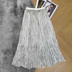 小香家 2026早秋新款 褶皱不规则半裙 自带高级朦胧质感 是早秋氛围感必备单品 独特的肌理压褶工艺 自然随性的不规则裙 小香家 2026早秋新款 褶皱不规则半裙 自带高级朦胧质感 是早秋氛围感必备单品 独特的肌理压褶工艺 自然随性的不规则裙