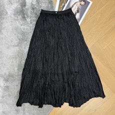 小香家 2026早秋新款 褶皱不规则半裙 自带高级朦胧质感 是早秋氛围感必备单品 独特的肌理压褶工艺 自然随性的不规则裙 小香家 2026早秋新款 褶皱不规则半裙 自带高级朦胧质感 是早秋氛围感必备单品 独特的肌理压褶工艺 自然随性的不规则裙