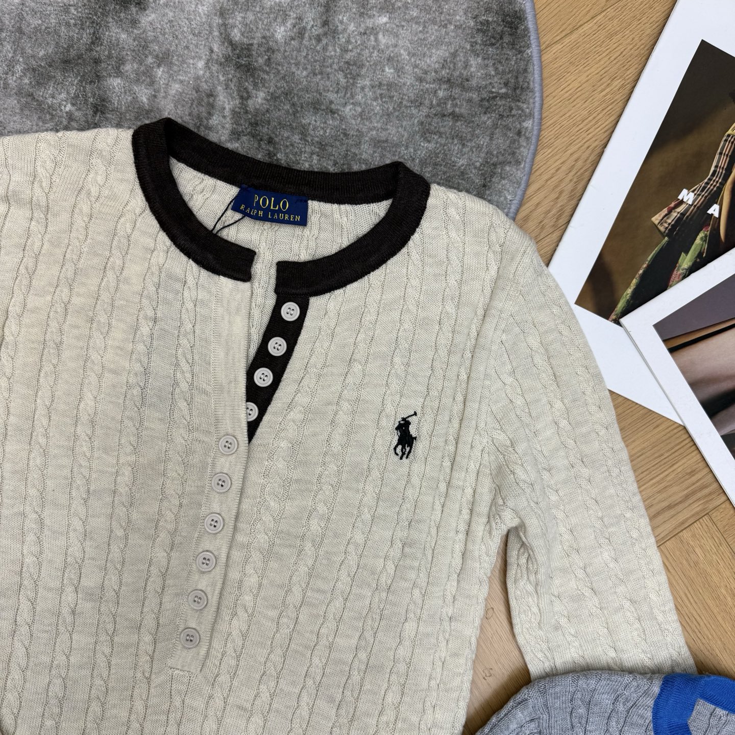 POLO 26早秋新款 绞花亨利领针织长袖，经典麻花绞花肌理，软糯亲肤，上身修身显瘦，撞色包边圆领+半开襟亨利扣门襟，复