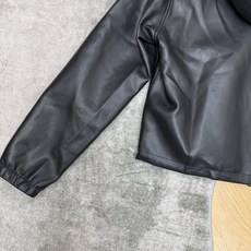 PD家 2026早秋新款 双面穿连帽短款皮衣外套 一衣两穿解锁两种穿搭风格 性价比拉满 一面细腻顺滑皮质面料 质感高级柔 PD家 2026早秋新款 双面穿连帽短款皮衣外套 一衣两穿解锁两种穿搭风格 性价比拉满 一面细腻顺滑皮质面料 质感高级柔