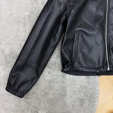 PD家 2026早秋新款 双面穿连帽短款皮衣外套 一衣两穿解锁两种穿搭风格 性价比拉满 一面细腻顺滑皮质面料 质感高级柔 PD家 2026早秋新款 双面穿连帽短款皮衣外套 一衣两穿解锁两种穿搭风格 性价比拉满 一面细腻顺滑皮质面料 质感高级柔