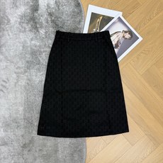 Gucc*🏠 2026早秋新款 GG提花半裙 定制YB进口提花材质 厚实挺括 耐磨抗皱 沿用腰袢皮带扣设计 配合皮质包边 Gucc*🏠 2026早秋新款 GG提花半裙 定制YB进口提花材质 厚实挺括 耐磨抗皱 沿用腰袢皮带扣设计 配合皮质包边