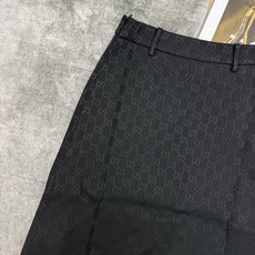 Gucc*🏠 2026早秋新款 GG提花半裙 定制YB进口提花材质 厚实挺括 耐磨抗皱 沿用腰袢皮带扣设计 配合皮质包边 Gucc*🏠 2026早秋新款 GG提花半裙 定制YB进口提花材质 厚实挺括 耐磨抗皱 沿用腰袢皮带扣设计 配合皮质包边