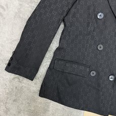 Gucc*🏠 2026早秋新款 GG提花双排扣西装外套 定制YB进口提花材质 厚实挺括 肌理饱满 沿用平驳领双排扣开 Gucc*🏠 2026早秋新款 GG提花双排扣西装外套 定制YB进口提花材质 厚实挺括 肌理饱满 沿用平驳领双排扣开