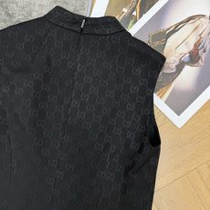 Gucc*🏠2026早秋新款 GG提花立领背心裙 定制YB进口提花材质 厚实挺括 肌理饱满 沿立领搭配后中隐形拉链设计 Gucc*🏠2026早秋新款 GG提花立领背心裙 定制YB进口提花材质 厚实挺括 肌理饱满 沿立领搭配后中隐形拉链设计