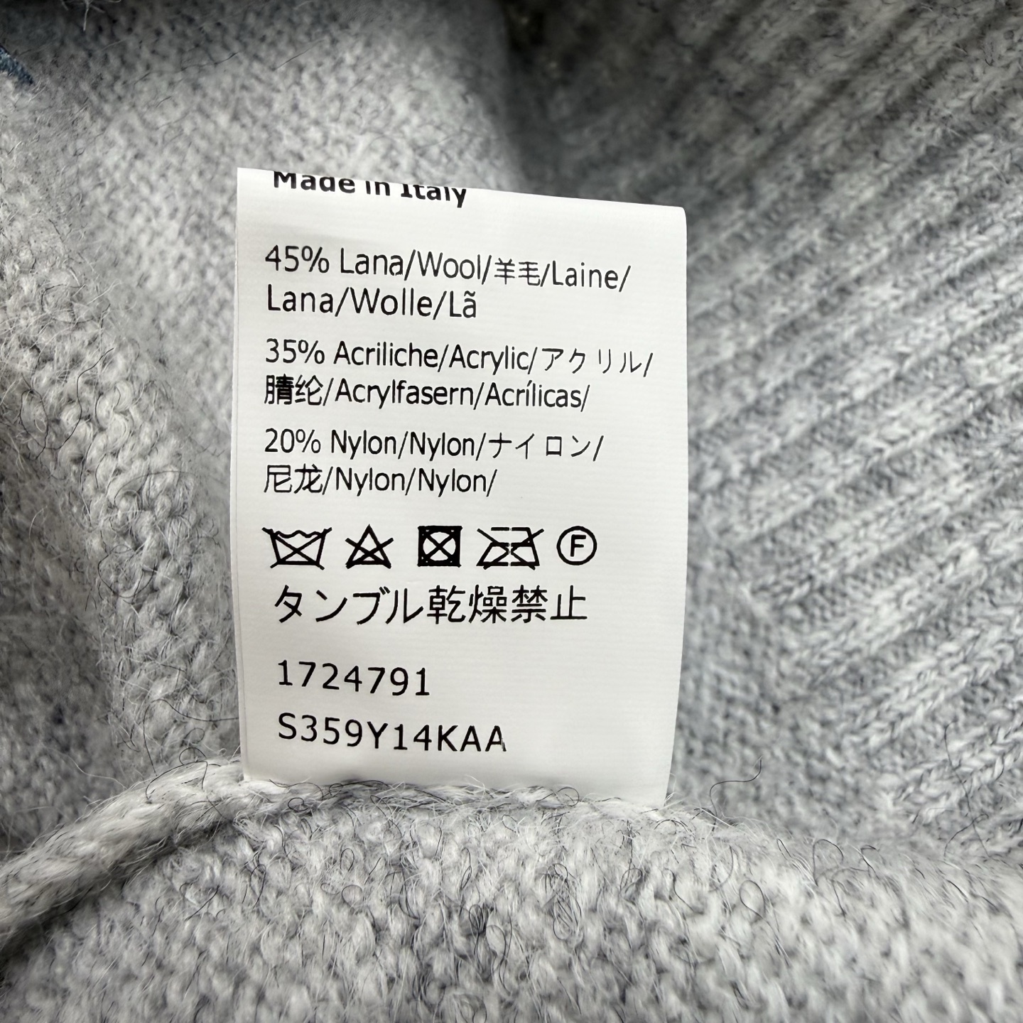 LW家 26早秋新款 立体花朵刺绣圆领针织长袖，花纱羊毛面料，蓬松软糯，自带温柔氛围感，衣身多枚立体手工钩花蓝色小花，精