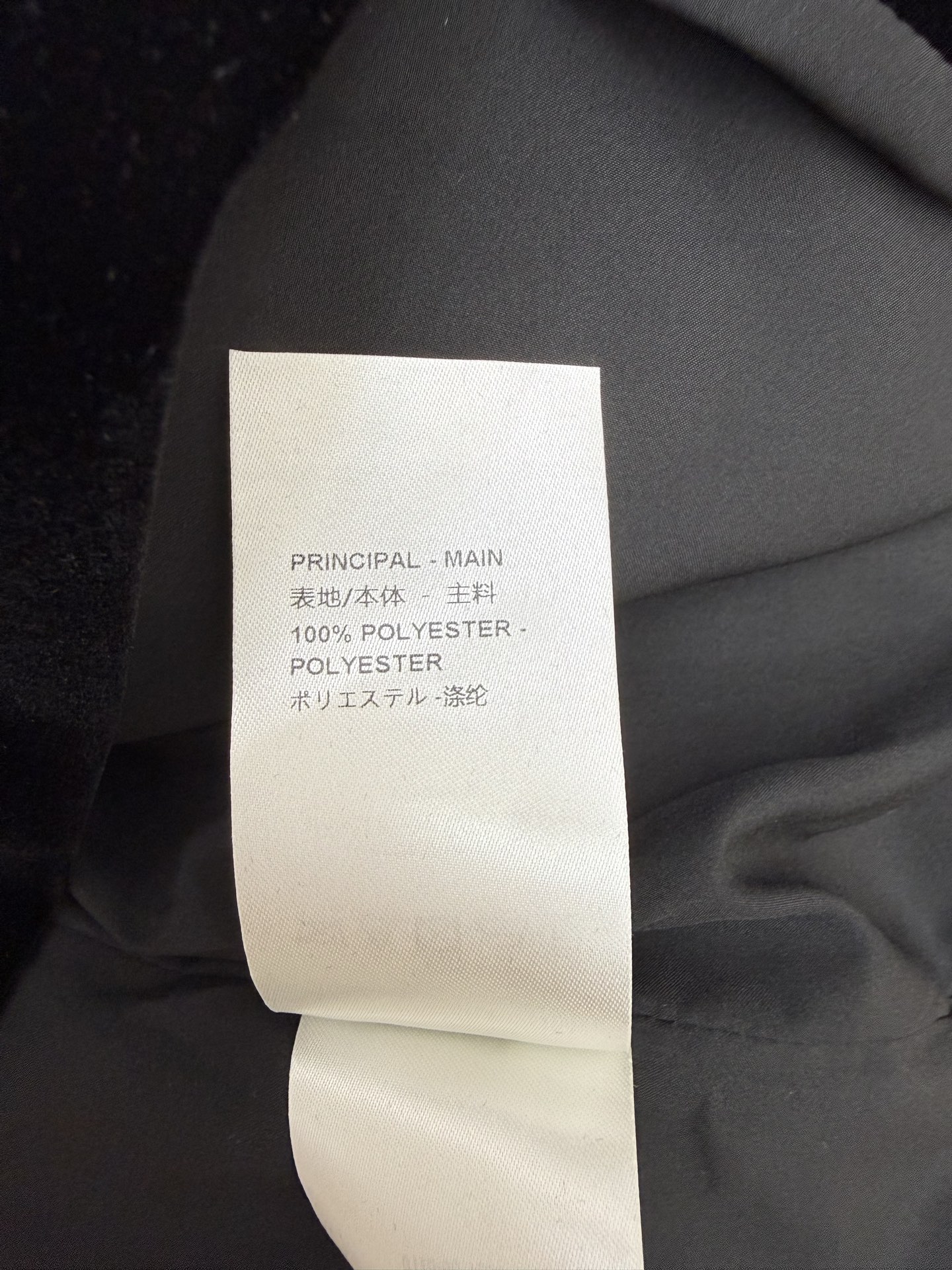 L家 26早秋新款 撞色丝绒背心裙 翻领撞色包边 门襟系带精致温柔 排扣设计增添细节感 丝绒面料质感细腻顺滑 简约A字版