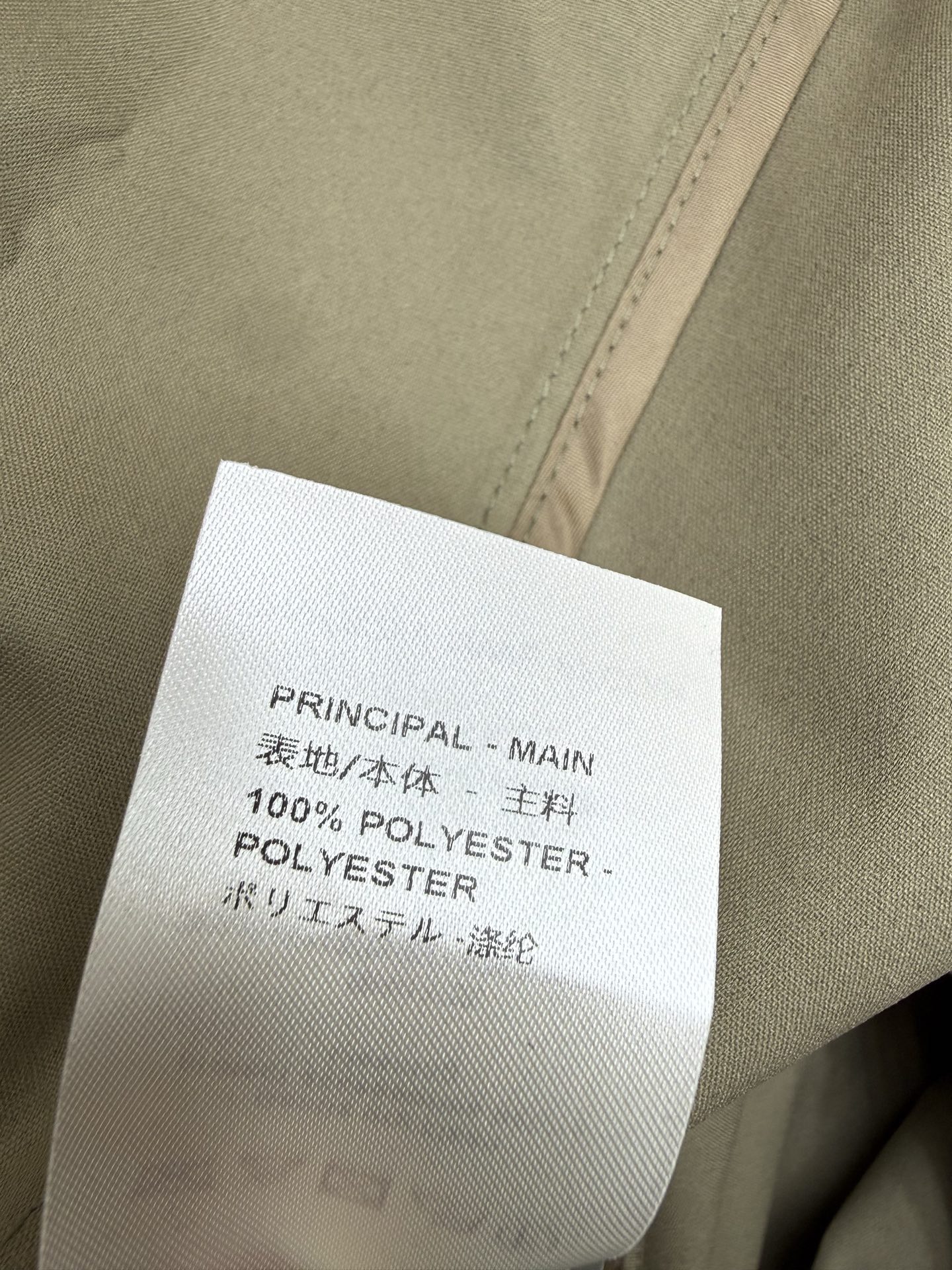 L家 26早秋新款 连帽抽绳长款风衣 面料轻薄挺括抗皱 连帽设计 双重拉链按扣门襟 腰部可抽绳收束 自由调节宽松度 大弧