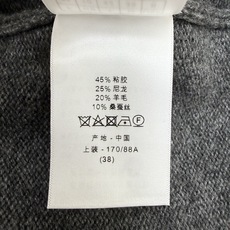 D家 26早秋新款 圆领针织马甲,软糯针织面料,质感细腻亲肤,上身舒适,简约圆领无袖版型,前中扭绳麻花织纹,胸口精致蜜蜂 D家 26早秋新款 圆领针织马甲,软糯针织面料,质感细腻亲肤,上身舒适,简约圆领无袖版型,前中扭绳麻花织纹,胸口精致蜜蜂