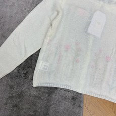 小香家 26早秋新款 花卉刺绣圆领针织开衫,轻薄软糯针织面料,微透轻盈,春夏秋三季实穿,奶白色基底,温柔干净,不挑肤色, 小香家 26早秋新款 花卉刺绣圆领针织开衫,轻薄软糯针织面料,微透轻盈,春夏秋三季实穿,奶白色基底,温柔干净,不挑肤色,