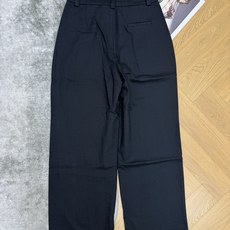PD家 2026早秋新款 三角标高腰阔腿西裤 高腰设计搭配单颗纽扣门襟 巧妙抬高腰线 前幅双褶裥工艺 增加裤身余量 让裤 PD家 2026早秋新款 三角标高腰阔腿西裤 高腰设计搭配单颗纽扣门襟 巧妙抬高腰线 前幅双褶裥工艺 增加裤身余量 让裤