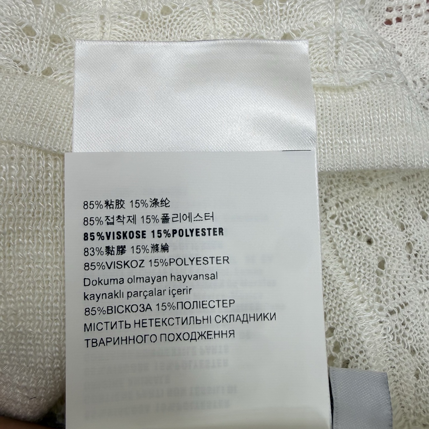 Miu家 26夏季新款 Polo钩花V领针织短袖，Polo翻领小V领口，复古学院感拉满，精致镂空钩花纹理，透气不闷，质感