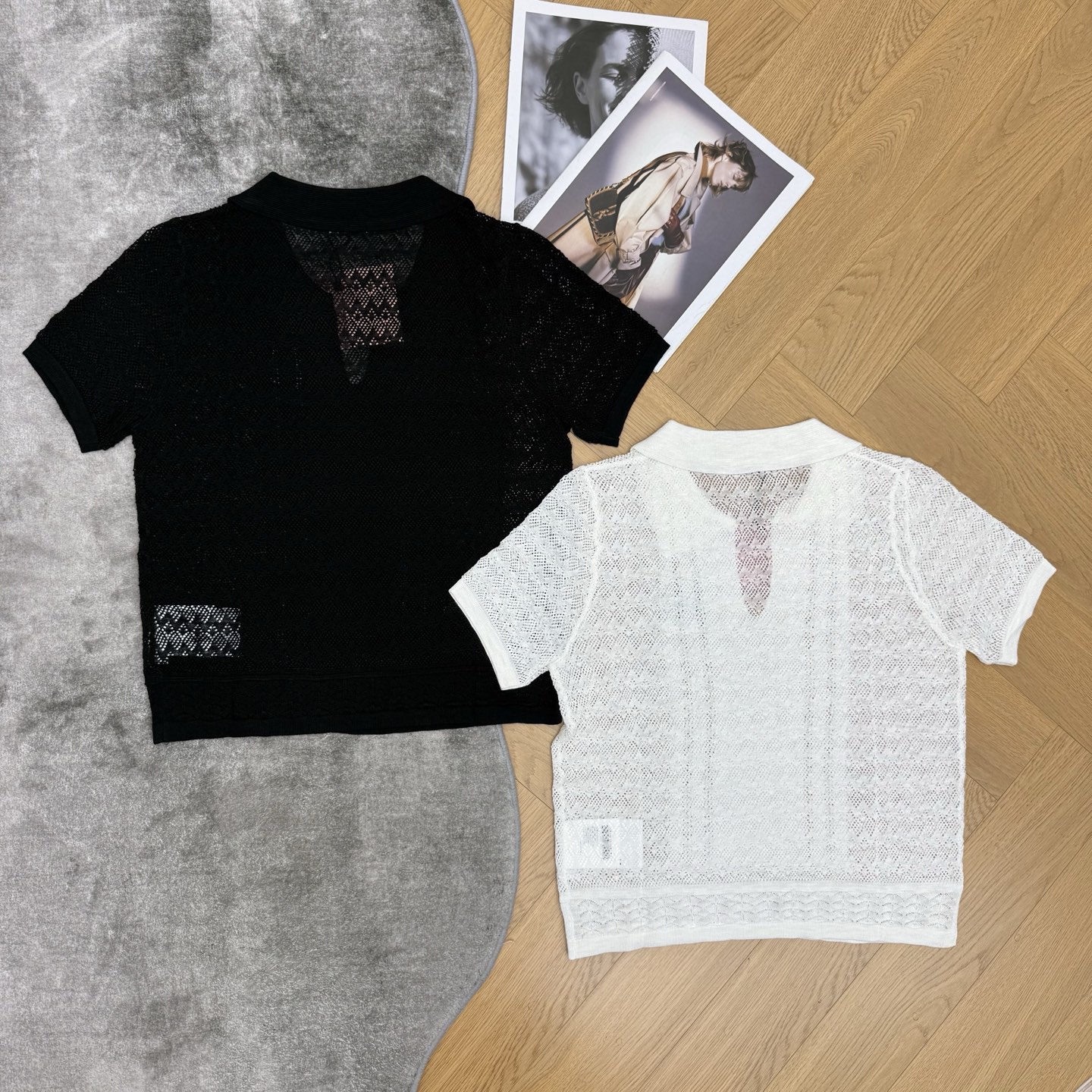 Miu家 26夏季新款 Polo钩花V领针织短袖，Polo翻领小V领口，复古学院感拉满，精致镂空钩花纹理，透气不闷，质感