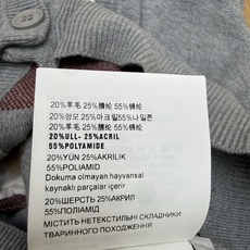 Miu家 26早秋新款 假两件针织马甲,V领单排扣开衫设计,经典学院风版型,整件手工感彩色菱格/水滴形立体装饰,黑、酒红 Miu家 26早秋新款 假两件针织马甲,V领单排扣开衫设计,经典学院风版型,整件手工感彩色菱格/水滴形立体装饰,黑、酒红