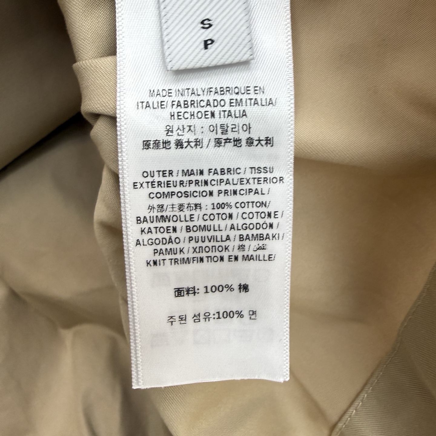 BUR家 26早秋新款 卡其短款抽绳风衣 挺括抗皱棉质面料 翻领双排扣设计 帽子可拆卸实现多种穿搭风格 腰部抽绳可自由调