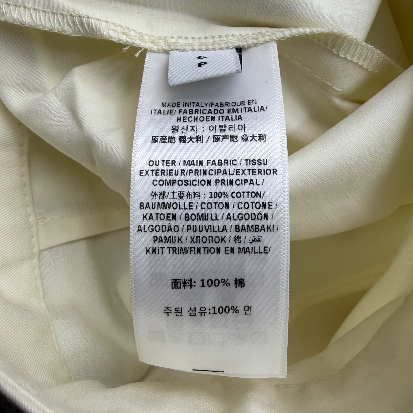 BUR家 26早秋新款 米白高腰短裤 棉质面料挺括有型 腰头格纹织带可调节 精致不浮夸 立体压褶版型 很好修饰胯宽腿粗 