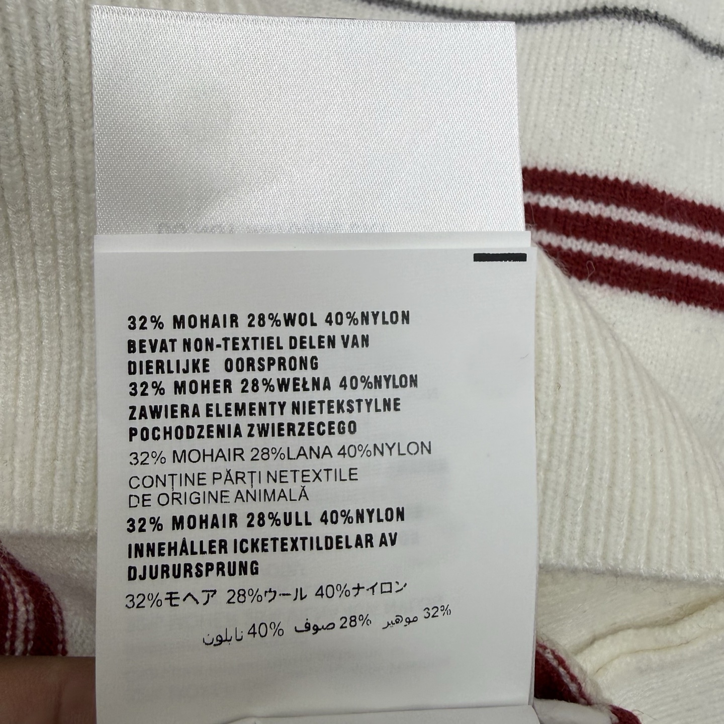 Miu家 26早秋新款 撞色条纹针织开衫，经典复古横条纹设计，学院风氛围感拉满，软糯细腻针织面料，上身亲肤舒适，金属质感