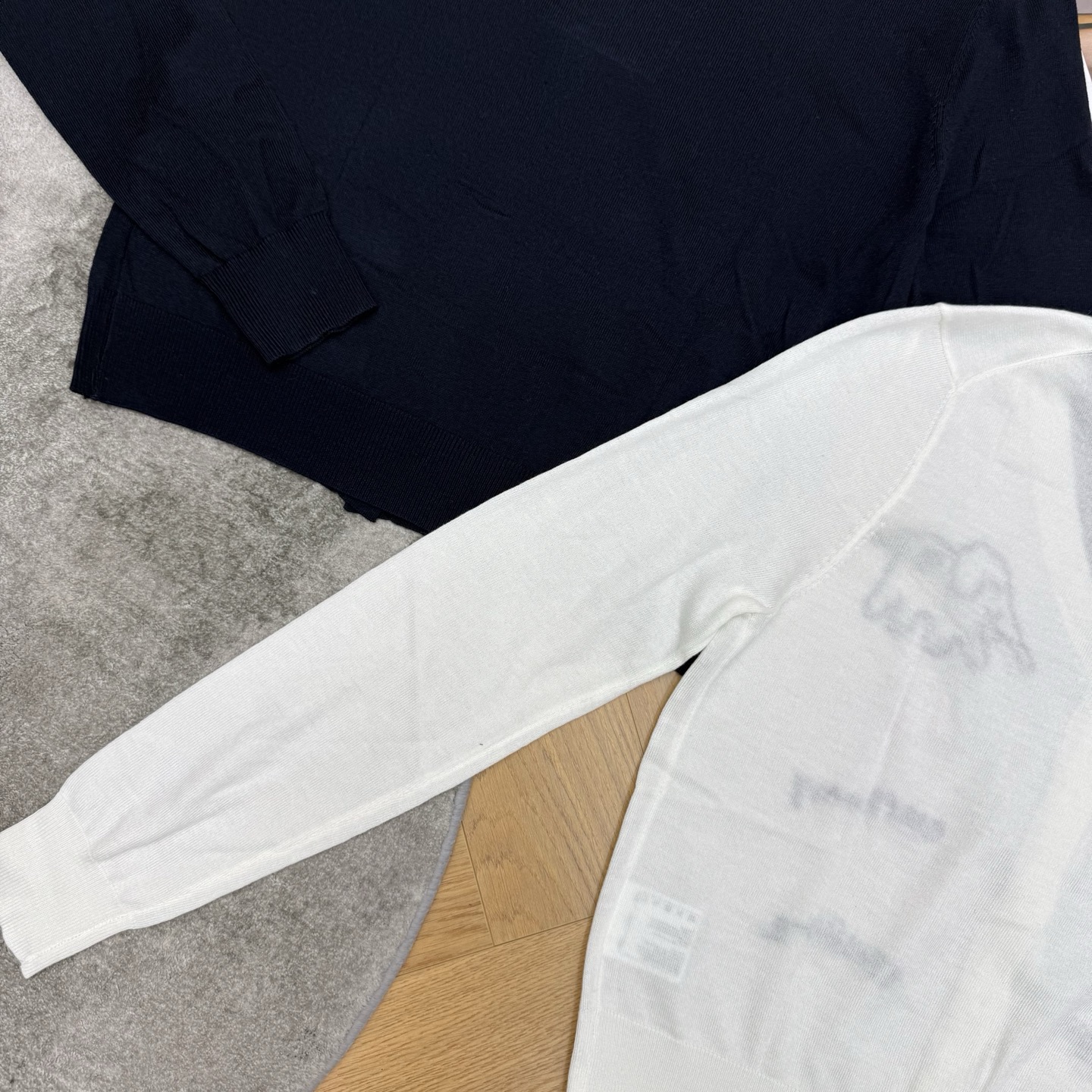 小香家 26早秋新款 大象刺绣针织开衫，V领单排扣设计，优雅显瘦不挑人，趣味大象刺绣+手写体字母，童趣感拉满，红色双C小