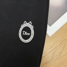 Dio*🏠 2026早秋新款 修身字母腰头打底裤 整体简约利落的版型 贴合腿部线条却不会紧绷束缚 修饰腿型 轻松勾勒流畅 Dio*🏠 2026早秋新款 修身字母腰头打底裤 整体简约利落的版型 贴合腿部线条却不会紧绷束缚 修饰腿型 轻松勾勒流畅