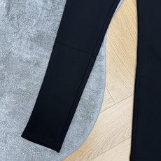 小香家 2026早秋新款 黑白撞色打底裤 早秋必不可少的实穿单品 简约白色腰头和黑色裤身形成清爽对比 小香风刺绣logo 小香家 2026早秋新款 黑白撞色打底裤 早秋必不可少的实穿单品 简约白色腰头和黑色裤身形成清爽对比 小香风刺绣logo