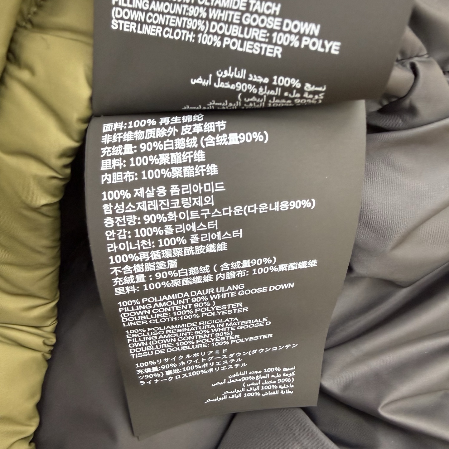 MIU家 26秋冬新款 军绿色立领羽绒马甲 高立领搭配毛绒包边 防风又保暖 拉链门襟 胸前小logo点缀 含绒量90%横 MIU家 26秋冬新款 军绿色立领羽绒马甲 高立领搭配毛绒包边 防风又保暖 拉链门襟 胸前小logo点缀 含绒量90%横