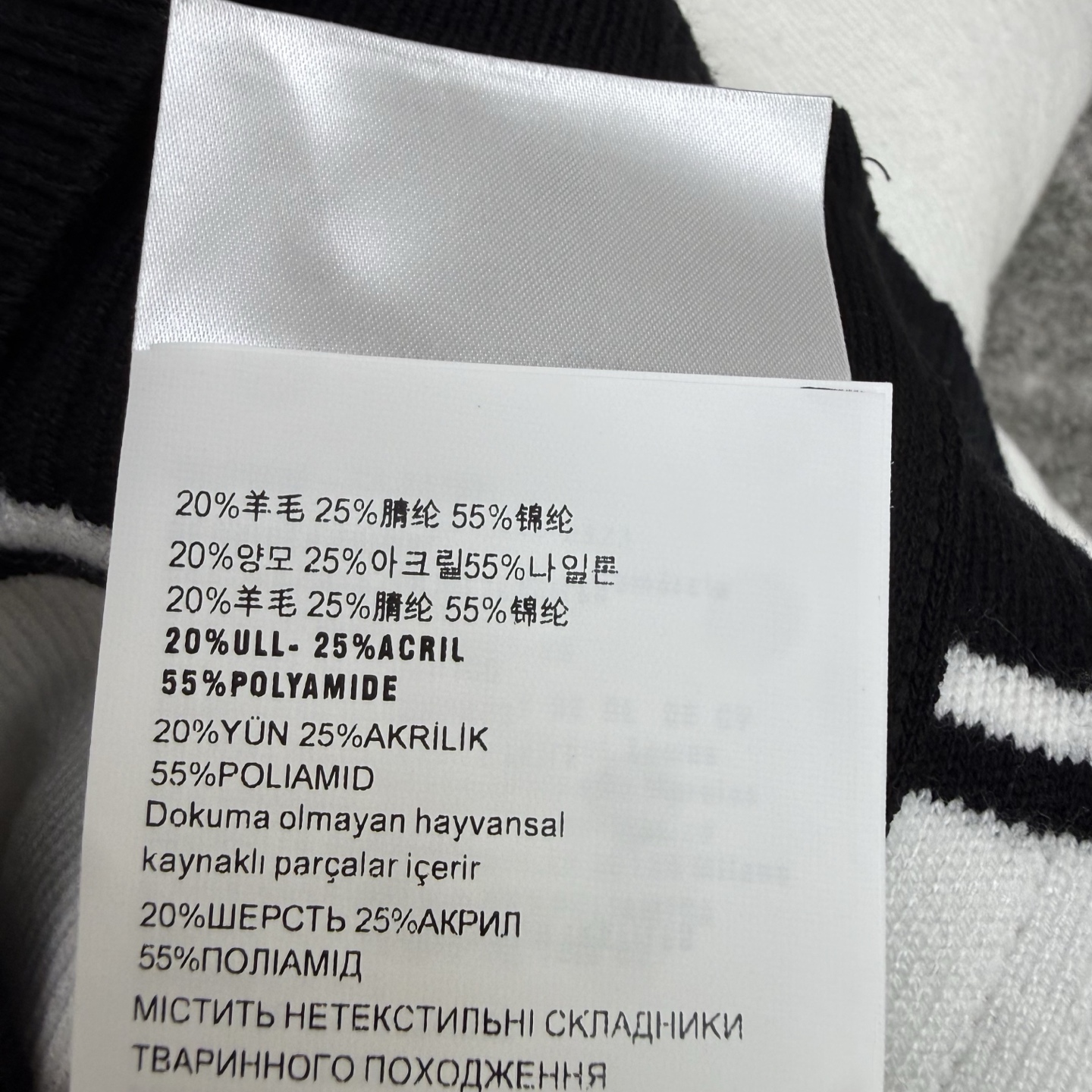 Miu家 26早秋新款 学院风针织套装，黑白撞色海军领，领口系带蝴蝶结设计，针织开衫+半身短裙成套搭配，布标logo点缀