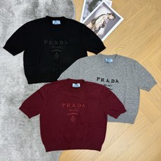 PD 26早秋新款 短款针织短袖,简约圆领版型,胸前立体刺绣字母徽章标识,复古调性拉满。软糯针织面料,触感细腻,上身舒适 PD 26早秋新款 短款针织短袖,简约圆领版型,胸前立体刺绣字母徽章标识,复古调性拉满。软糯针织面料,触感细腻,上身舒适
