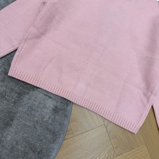 LV家 26早秋新款 花卉刺绣针织粉开衫🌸温柔樱花粉底色,左胸重工立体花卉刺绣,橙、粉、蓝、绿多色交织,精致又浪漫,上身 LV家 26早秋新款 花卉刺绣针织粉开衫🌸温柔樱花粉底色,左胸重工立体花卉刺绣,橙、粉、蓝、绿多色交织,精致又浪漫,上身