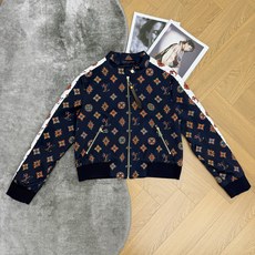 LOUISV*🏠 2026早秋新款 印花立领夹克外套 定制YB进口斜纹棉材质 垂顺顺滑 质感高级 沿用立领金属拉 LOUISV*🏠 2026早秋新款 印花立领夹克外套 定制YB进口斜纹棉材质 垂顺顺滑 质感高级 沿用立领金属拉