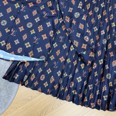 LOUISV*🏠 2026早秋新款 印花衬衫百褶半裙套装 定制YB进口缎面材质 垂顺丝滑 柔和有光泽 沿用翻领单 LOUISV*🏠 2026早秋新款 印花衬衫百褶半裙套装 定制YB进口缎面材质 垂顺丝滑 柔和有光泽 沿用翻领单