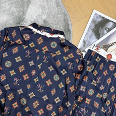 LOUISV*🏠 2026早秋新款 印花衬衫百褶半裙套装 定制YB进口缎面材质 垂顺丝滑 柔和有光泽 沿用翻领单 LOUISV*🏠 2026早秋新款 印花衬衫百褶半裙套装 定制YB进口缎面材质 垂顺丝滑 柔和有光泽 沿用翻领单