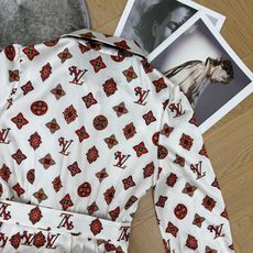 LOUISV*🏠2026早秋新款 印花领结百褶连衣裙 定制YB进口缎面材质 顺滑垂坠 光泽高级 沿用翻领蝴蝶结飘 LOUISV*🏠2026早秋新款 印花领结百褶连衣裙 定制YB进口缎面材质 顺滑垂坠 光泽高级 沿用翻领蝴蝶结飘