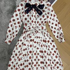 LOUISV*🏠2026早秋新款 印花领结百褶连衣裙 定制YB进口缎面材质 顺滑垂坠 光泽高级 沿用翻领蝴蝶结飘 LOUISV*🏠2026早秋新款 印花领结百褶连衣裙 定制YB进口缎面材质 顺滑垂坠 光泽高级 沿用翻领蝴蝶结飘