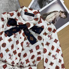 LOUISV*🏠2026早秋新款 印花领结百褶连衣裙 定制YB进口缎面材质 顺滑垂坠 光泽高级 沿用翻领蝴蝶结飘 LOUISV*🏠2026早秋新款 印花领结百褶连衣裙 定制YB进口缎面材质 顺滑垂坠 光泽高级 沿用翻领蝴蝶结飘