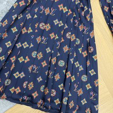 LOUISV*🏠2026早秋新款 印花领结百褶连衣裙 定制YB进口缎面材质 顺滑垂坠 光泽高级 沿用翻领蝴蝶结飘 LOUISV*🏠2026早秋新款 印花领结百褶连衣裙 定制YB进口缎面材质 顺滑垂坠 光泽高级 沿用翻领蝴蝶结飘