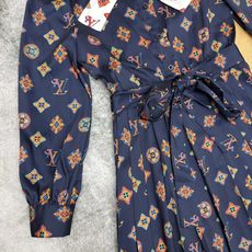 LOUISV*🏠2026早秋新款 印花领结百褶连衣裙 定制YB进口缎面材质 顺滑垂坠 光泽高级 沿用翻领蝴蝶结飘 LOUISV*🏠2026早秋新款 印花领结百褶连衣裙 定制YB进口缎面材质 顺滑垂坠 光泽高级 沿用翻领蝴蝶结飘