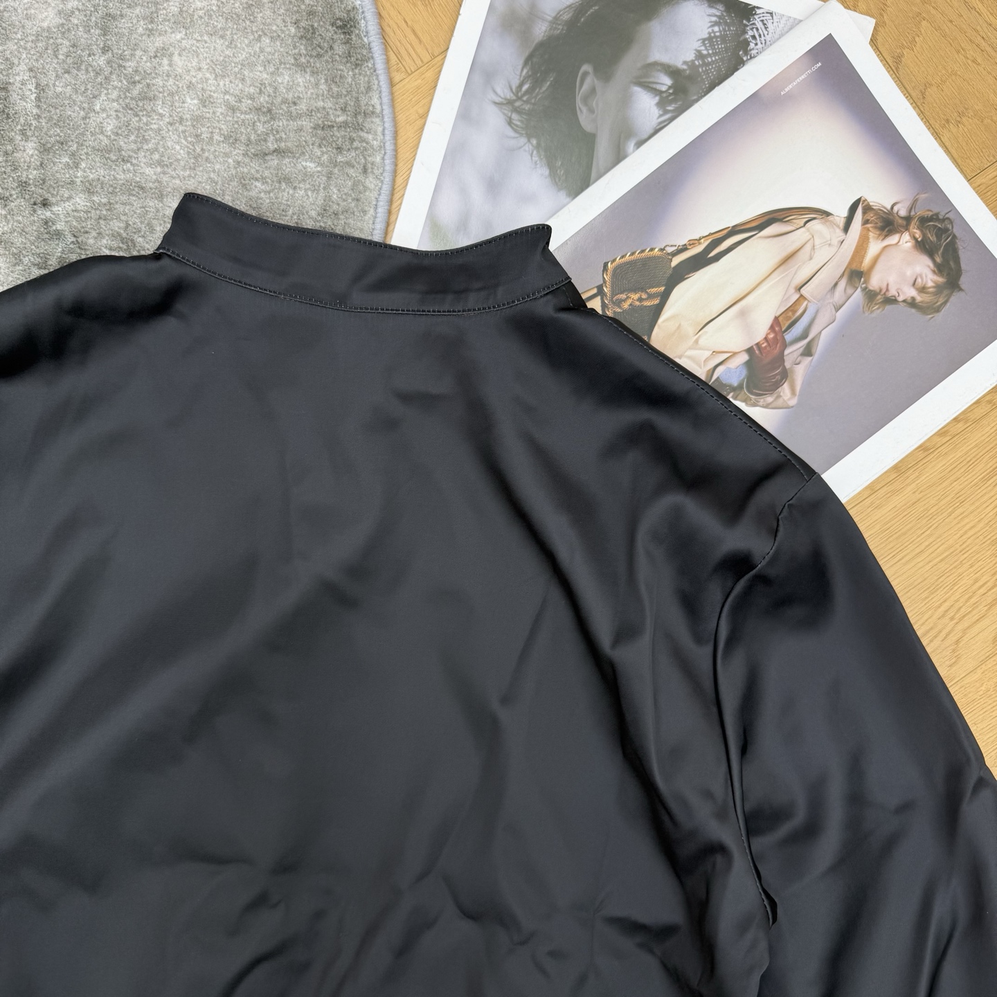 LOUISV*🏠 2026早秋新款 双面穿老花棒球夹克 一件解锁两种穿搭风格 早秋氛围感刚需单品 一面是经典满印老花 浓 LOUISV*🏠 2026早秋新款 双面穿老花棒球夹克 一件解锁两种穿搭风格 早秋氛围感刚需单品 一面是经典满印老花 浓