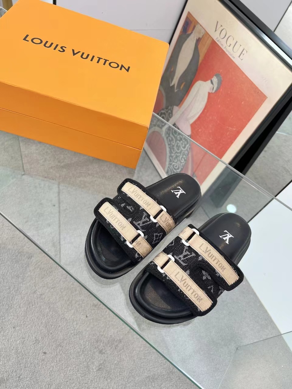 Top faux concepteur
 Louis Vuitton Chaussures Pantoufles Réplique de luxe 7 étoiles
 épissure Hommes Caoutchouc Série d’été Fashion