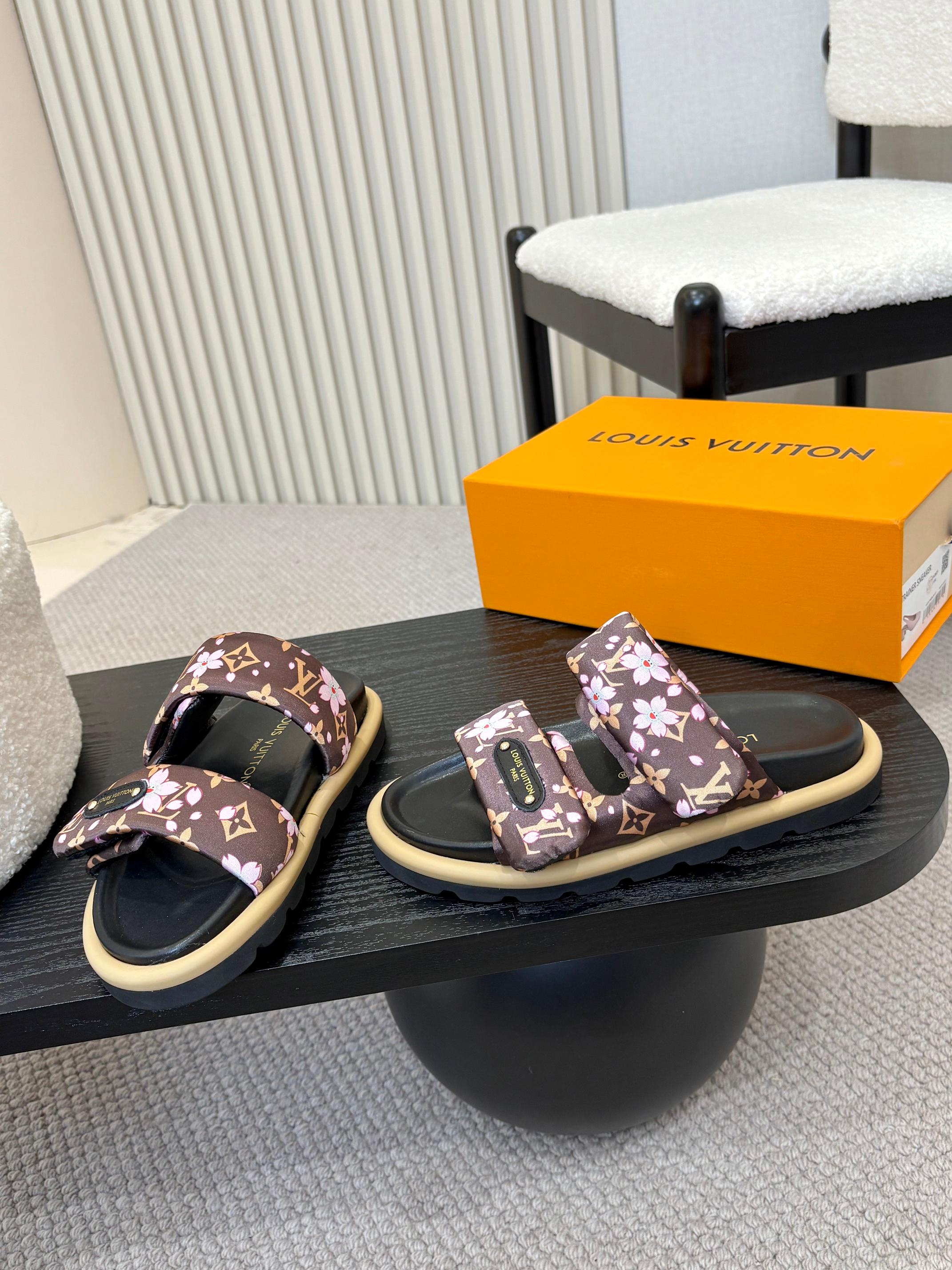 Louis Vuitton Women's Flower Print Sandal Slides Comfortable and Stylish 4 a1743335021955 3335
