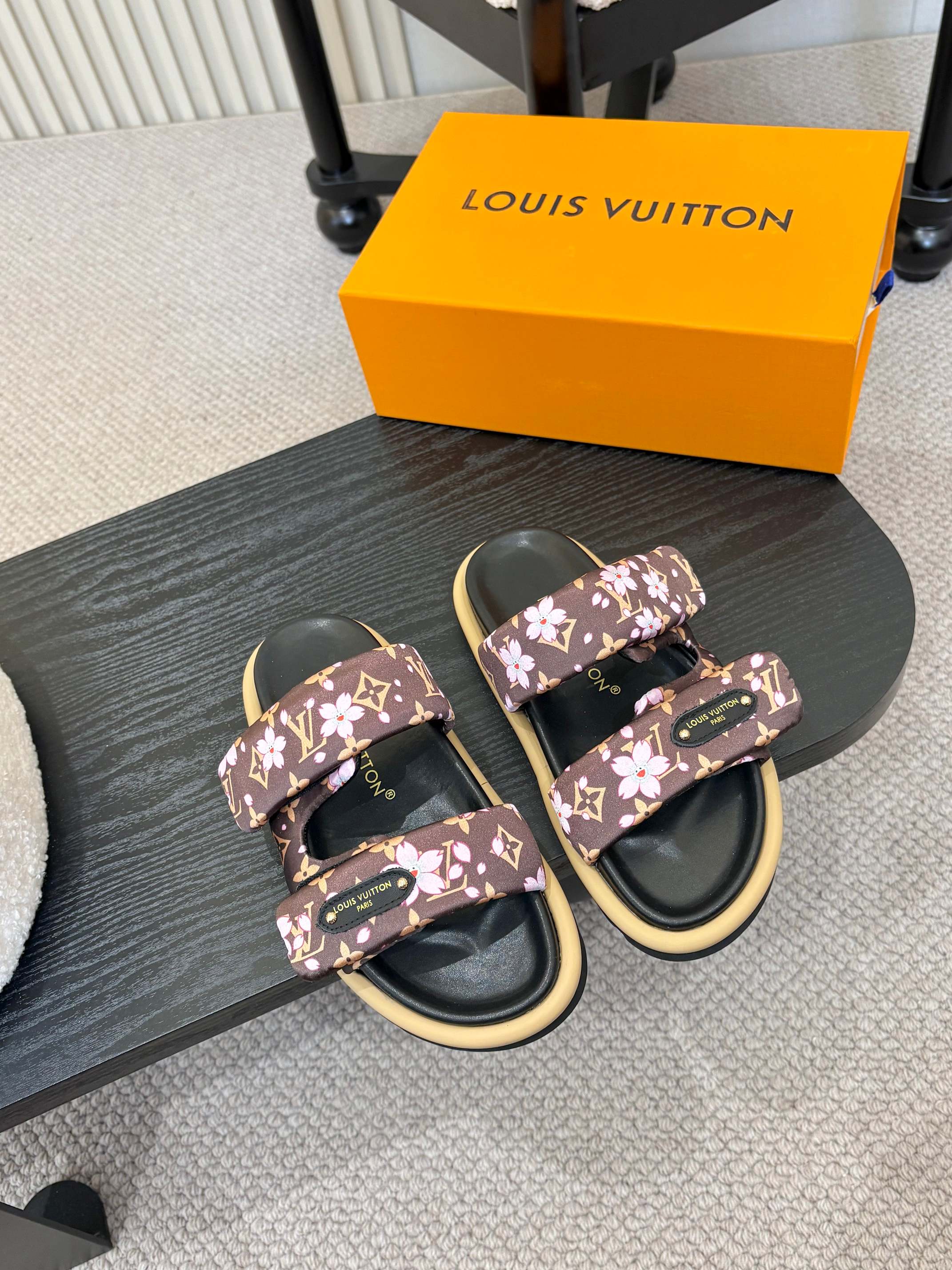 Louis Vuitton Women's Flower Print Sandal Slides Comfortable and Stylish 2 a1743335022246 7150